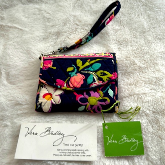 Small Vera Bradley wallet or wristlet - Picture 1 of 4